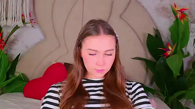 OliviaLay online show from 11/10/25, 11:09