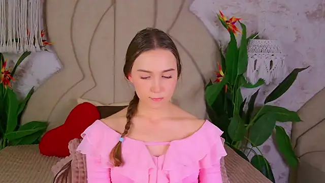 OliviaLay online show from 11/18/25, 05:28