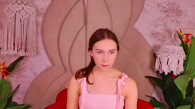 OliviaLay online show from 12/04/25, 11:30