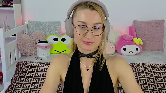 MysticRoxanne online show from 11/18/25, 06:34