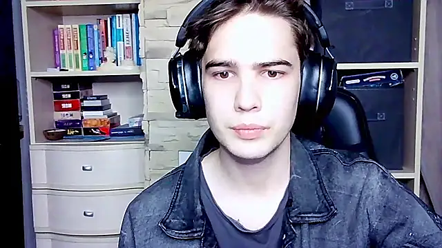 Snapshot of _Chris_Next_Door_ chatting on 10/09/25, 05:00  Chris Next Door  online show from 10/09/25, 05:00