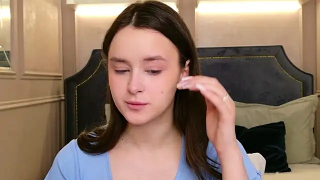 EvaSwen online show from 04/17/26, 04:10