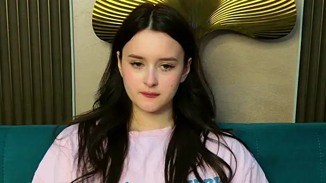 Snapshot of EvaSwen chatting on 05/31/26, 12:45 EvaSwen online show from 05/31/26, 12:45