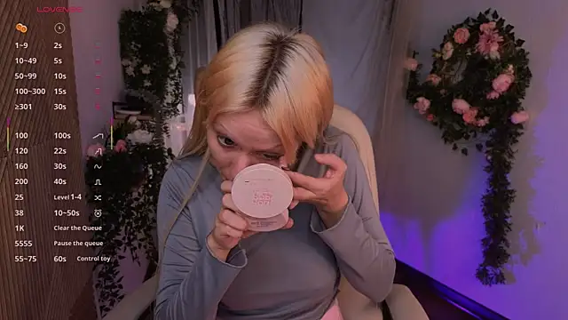 kitten murray  online show from 11/18/25, 05:34