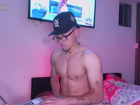 strongManLatino online show from 10/10/25, 01:04