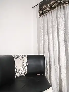 RobertaxGutierrez online show from 10/15/25, 08:14