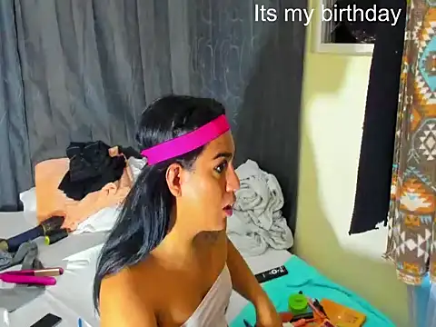 RobertaxGutierrez online show from 12/21/25, 12:29