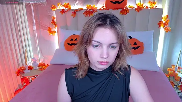 Snapshot of VioletteRose chatting on 10/19/25, 04:51 VioletteRose online show from 10/19/25, 04:51