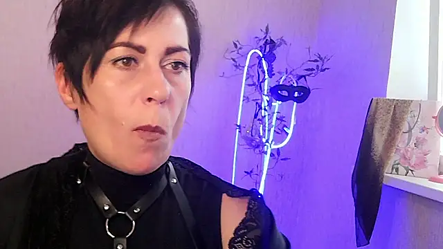 Ashley Brookss online show from 11/12/25, 10:48