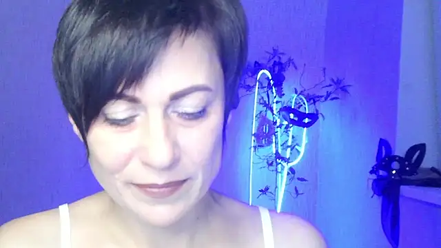 Ashley Brookss online show from 11/21/25, 03:22