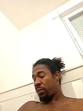 Snapshot of cracha chatting on 10/11/25, 03:17 cracha online show from 10/11/25, 03:17