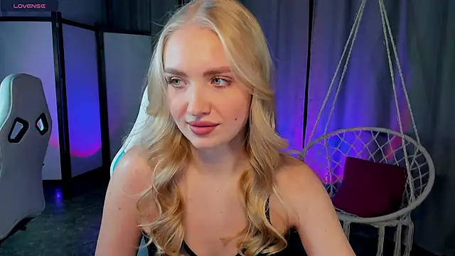 Snapshot of TessaGrays chatting on 01/13/26, 02:33 TessaGrays online show from 01/13/26, 02:33