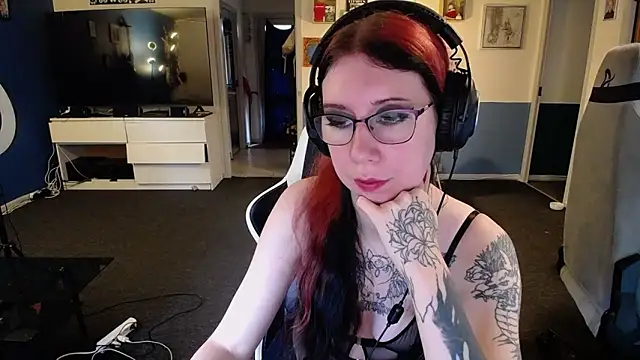 Snapshot of TattooedGirls chatting on 10/17/25, 07:55 TattooedGirls online show from 10/17/25, 07:55