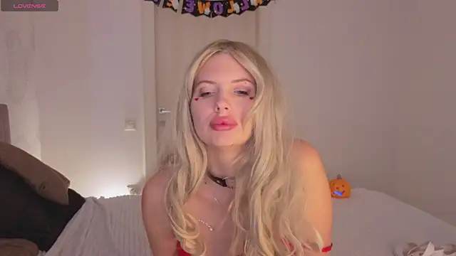 SweetCherryBlonde online show from 11/03/25, 08:59