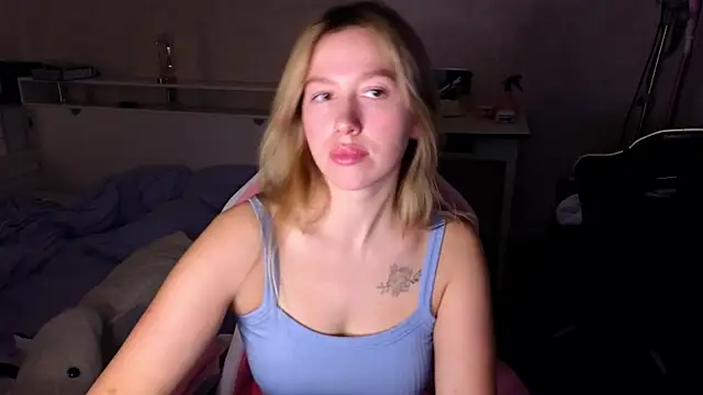 stefany and bettany online show from 12/03/25, 01:42