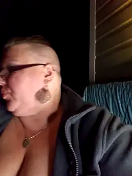 Snapshot of Budd_Bunney chatting on 11/06/25, 12:11 Budd Bunney online show from 11/06/25, 12:11