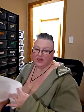 Snapshot of Budd_Bunney chatting on 11/21/25, 02:10 Budd Bunney online show from 11/21/25, 02:10