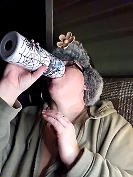 Snapshot of Budd_Bunney chatting on 11/23/25, 02:44 Budd Bunney online show from 11/23/25, 02:44