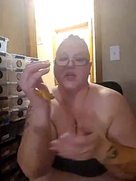 Snapshot of Budd_Bunney chatting on 12/04/25, 01:26 Budd Bunney online show from 12/04/25, 01:26