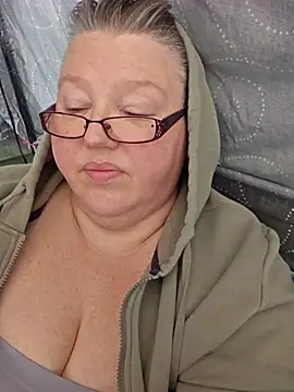 Snapshot of Budd_Bunney chatting on 12/17/25, 04:13 Budd Bunney online show from 12/17/25, 04:13