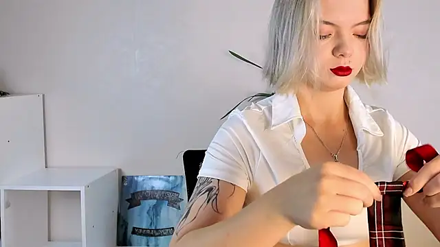 Snapshot of MelinMonro chatting on 10/14/25, 03:18 MelinMonro online show from 10/14/25, 03:18