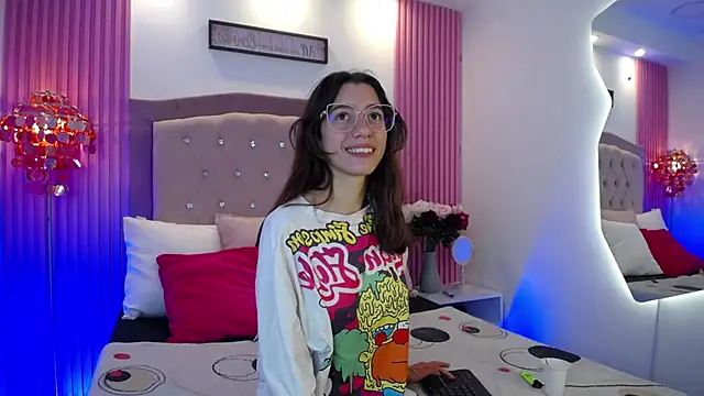 Snapshot of MarinetteLux chatting on 03/02/26, 07:43 MarinetteLux online show from 03/02/26, 07:43