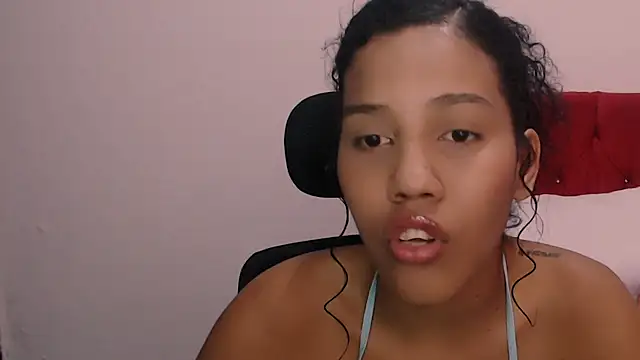 Snapshot of Tainara_ebony chatting on 10/11/25, 06:50 Tainara ebony online show from 10/11/25, 06:50