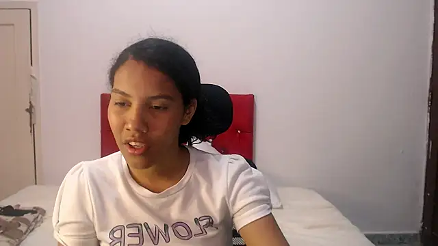 Snapshot of Tainara_ebony chatting on 10/15/25, 07:14 Tainara ebony online show from 10/15/25, 07:14