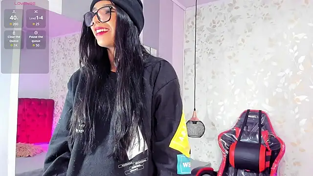 Luciaoregon online show from 10/14/25, 02:07