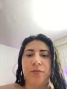 Snapshot of saraaa__ chatting on 10/28/25, 03:21 saraaa   online show from 10/28/25, 03:21