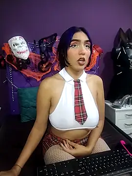 Snapshot of Sophie-dbs chatting on 10/31/25, 04:52 Sophie-dbs online show from 10/31/25, 04:52