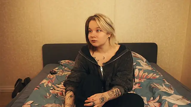 EviaVanveen online show from 10/17/25, 07:44