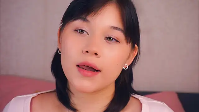 EviaVanveen online show from 12/18/25, 07:36