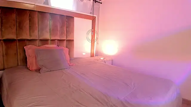 Snapshot of SamyShark chatting on 10/17/25, 02:08 SamyShark online show from 10/17/25, 02:08