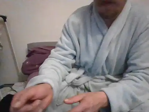 honzinka83 online show from 10/23/25, 03:44