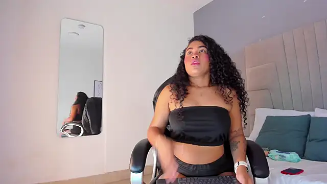 Snapshot of lanna_jones_ chatting on 10/15/25, 12:49 lanna jones online show from 10/15/25, 12:49
