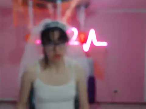 cristal hills 19 online show from 10/10/25, 02:38