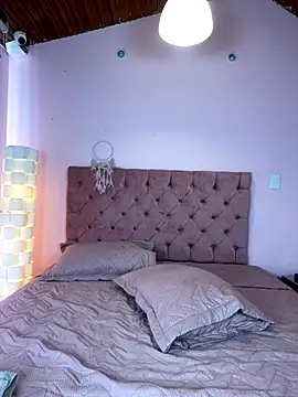 saramooon online show from 10/27/25, 01:37