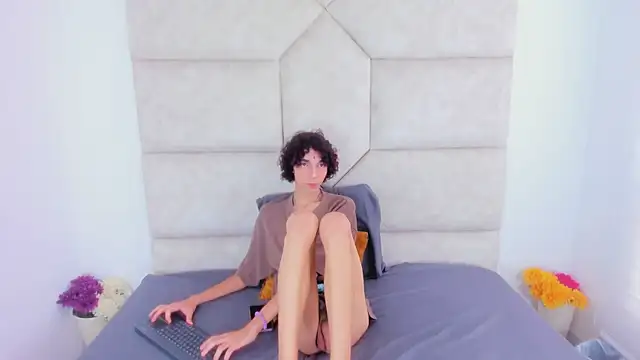 Scaarlett 22  online show from 11/15/25, 05:42