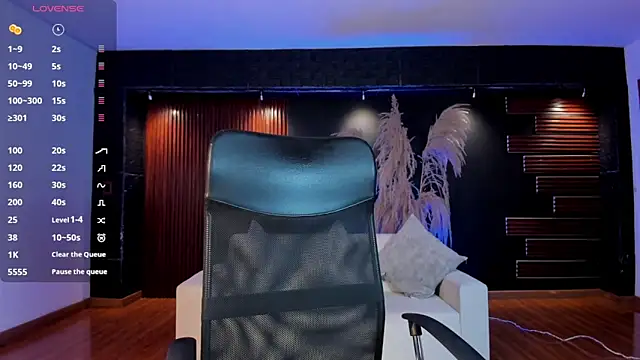 VenusCooper online show from 04/16/26, 09:39