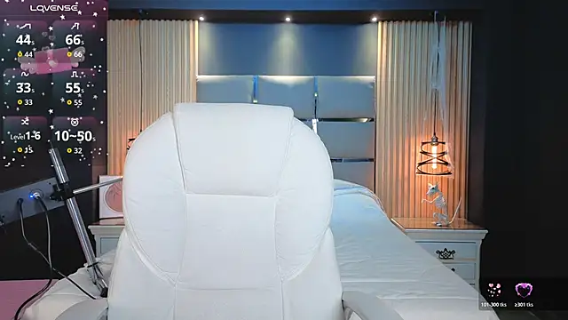 Emily Roberts9 online show from 11/19/25, 11:43