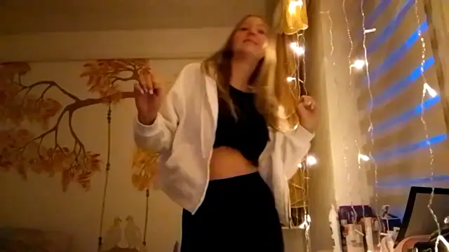 CarynFlaryn online show from 10/07/25, 04:09