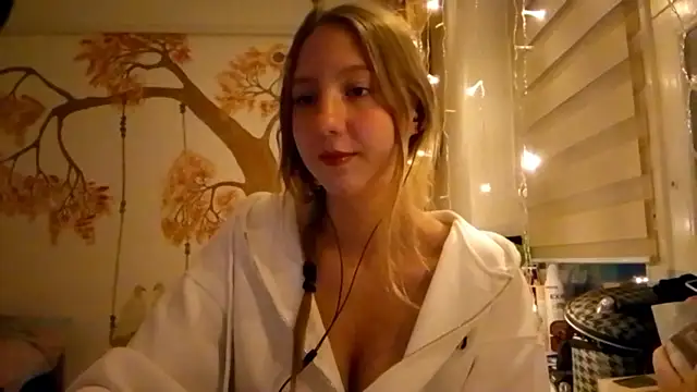 CarynFlaryn online show from 10/13/25, 04:01