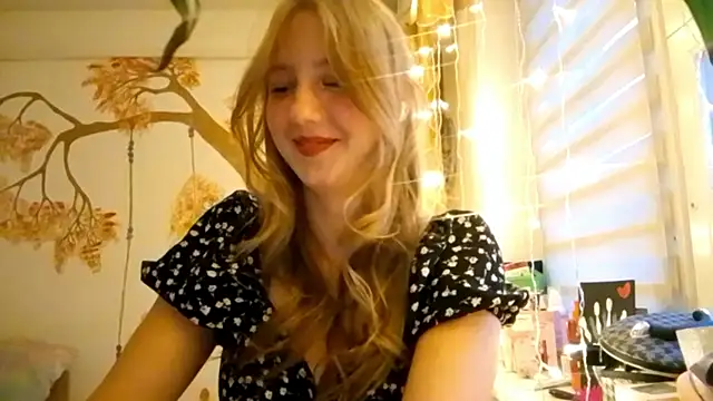 CarynFlaryn online show from 10/15/25, 04:34