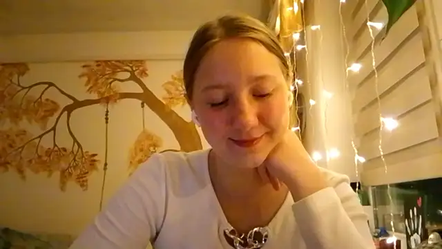 CarynFlaryn online show from 10/25/25, 03:03