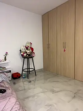 Zoe riivas online show from 10/11/25, 10:47