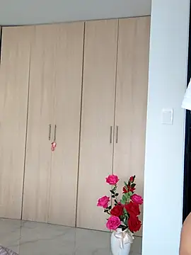 Zoe riivas online show from 12/16/25, 01:27