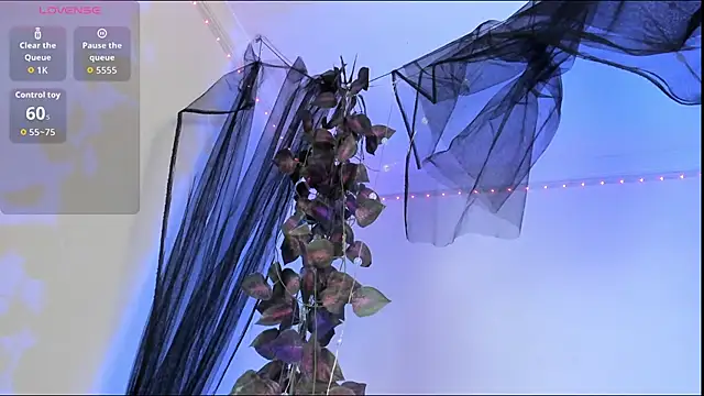 Snapshot of Shinny_Crystal chatting on 10/22/25, 01:33 Shinny Crystal online show from 10/22/25, 01:33