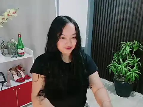 UrFavouriteCravings online show from 12/16/25, 01:43