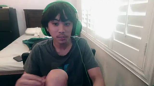 youngasianboy2007 online show from 10/18/25, 09:48